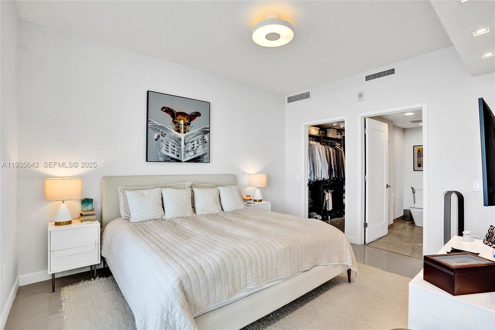 THE CRIMSON CONDO - Residential