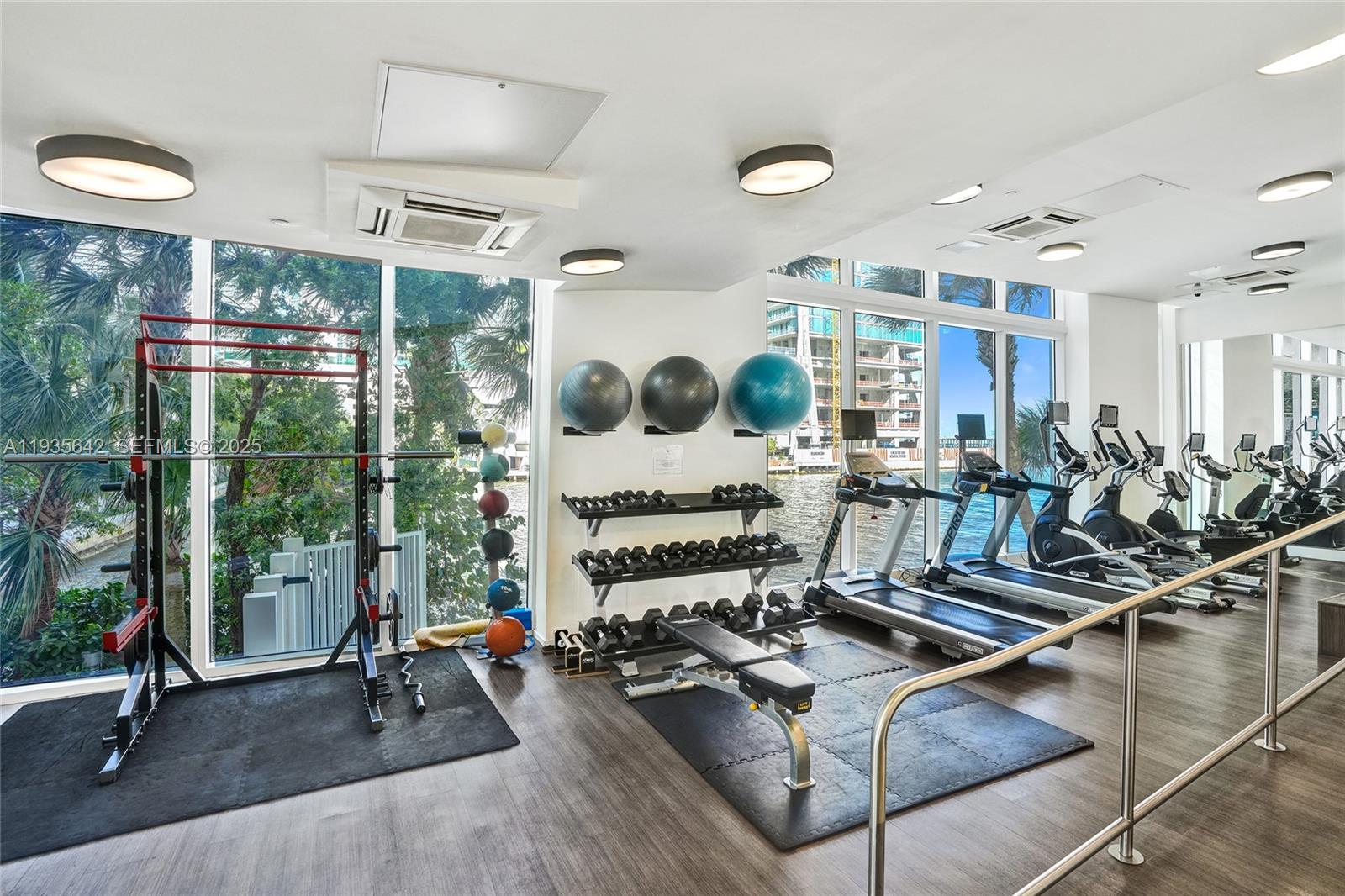 THE CRIMSON CONDO - Residential