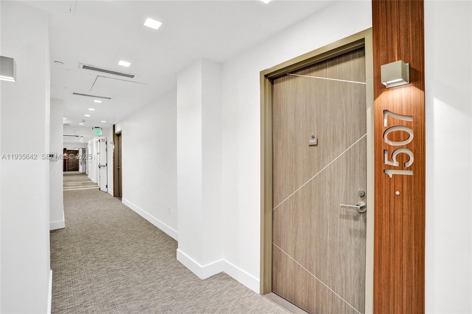 THE CRIMSON CONDO - Residential