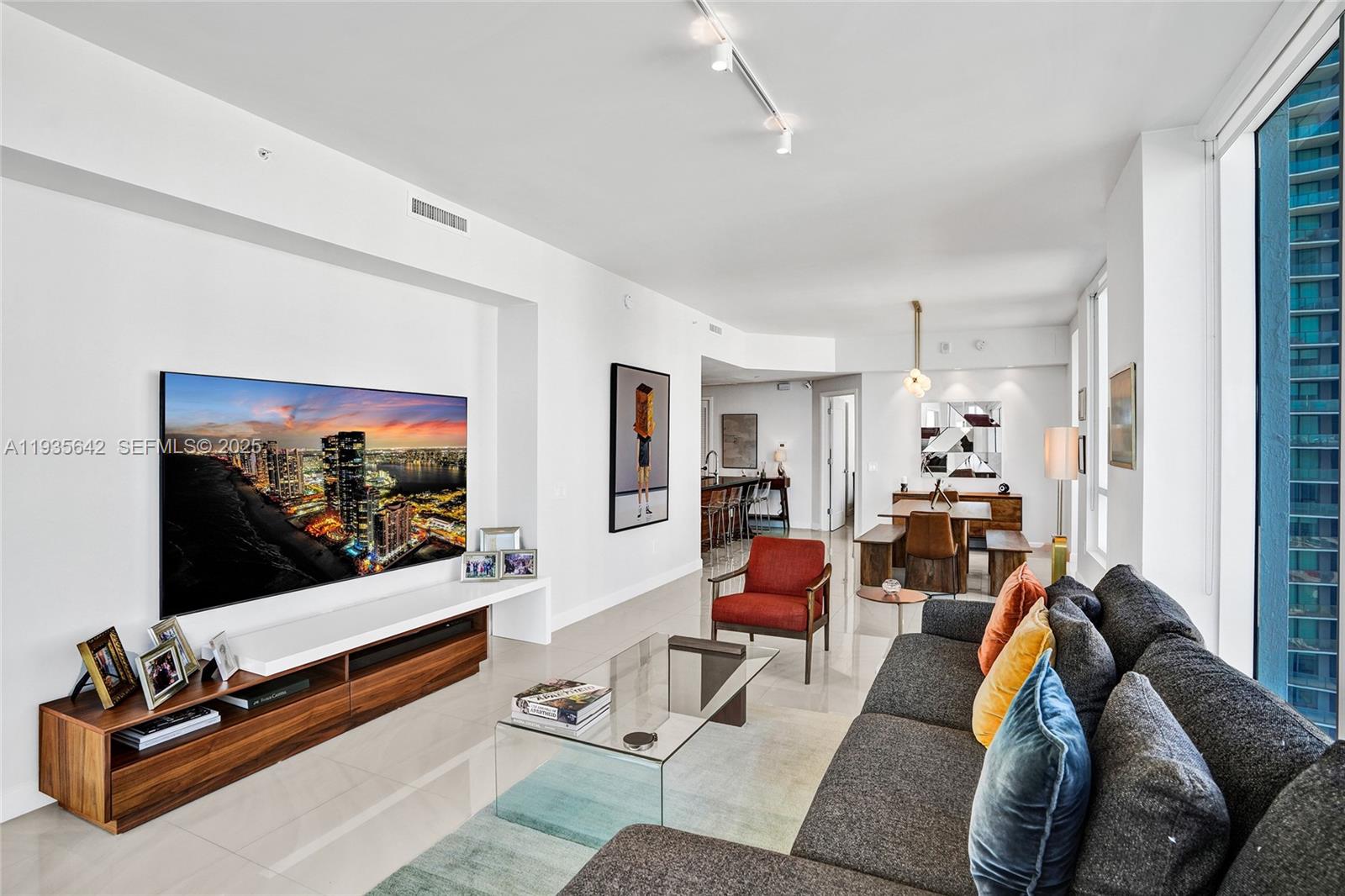 THE CRIMSON CONDO - Residential