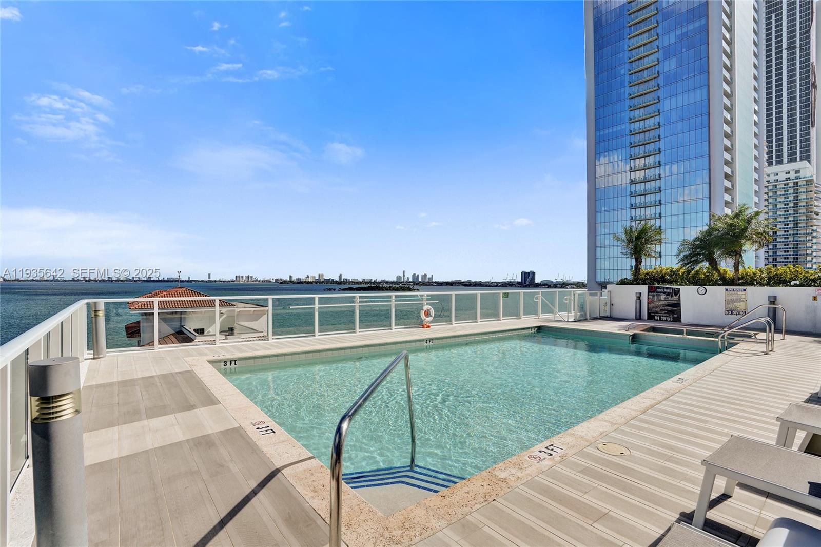 THE CRIMSON CONDO - Residential