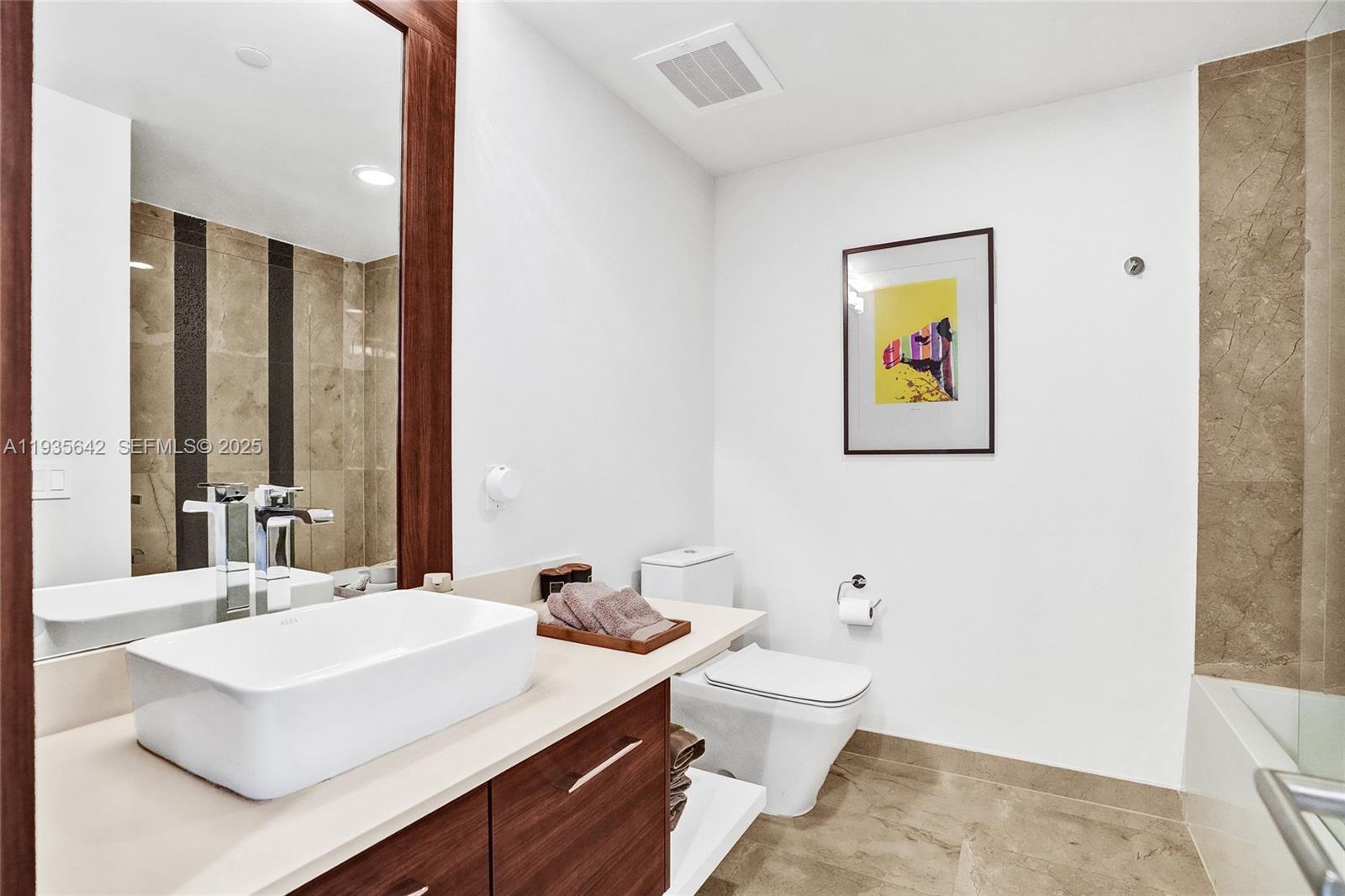 THE CRIMSON CONDO - Residential