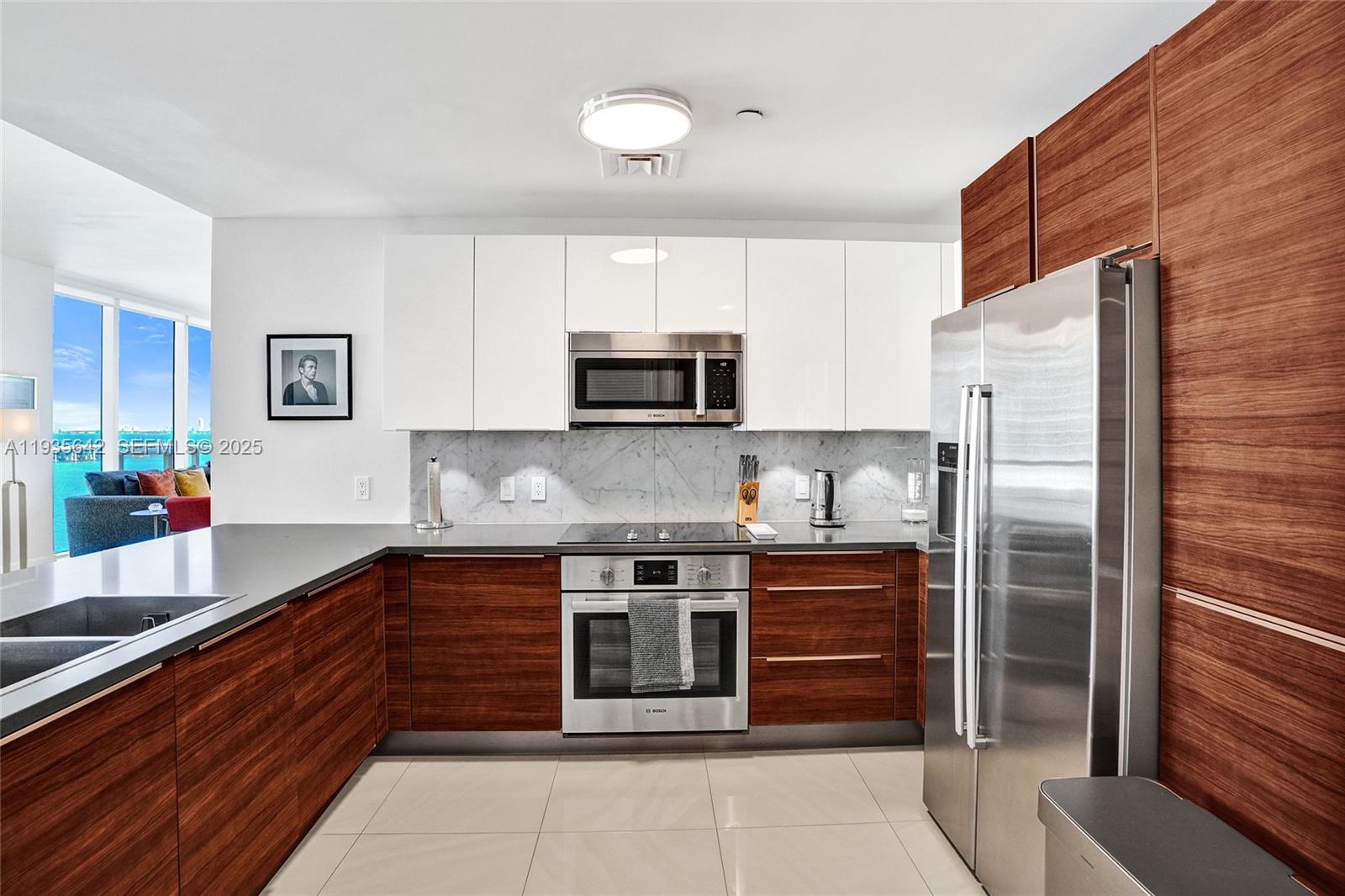 THE CRIMSON CONDO - Residential