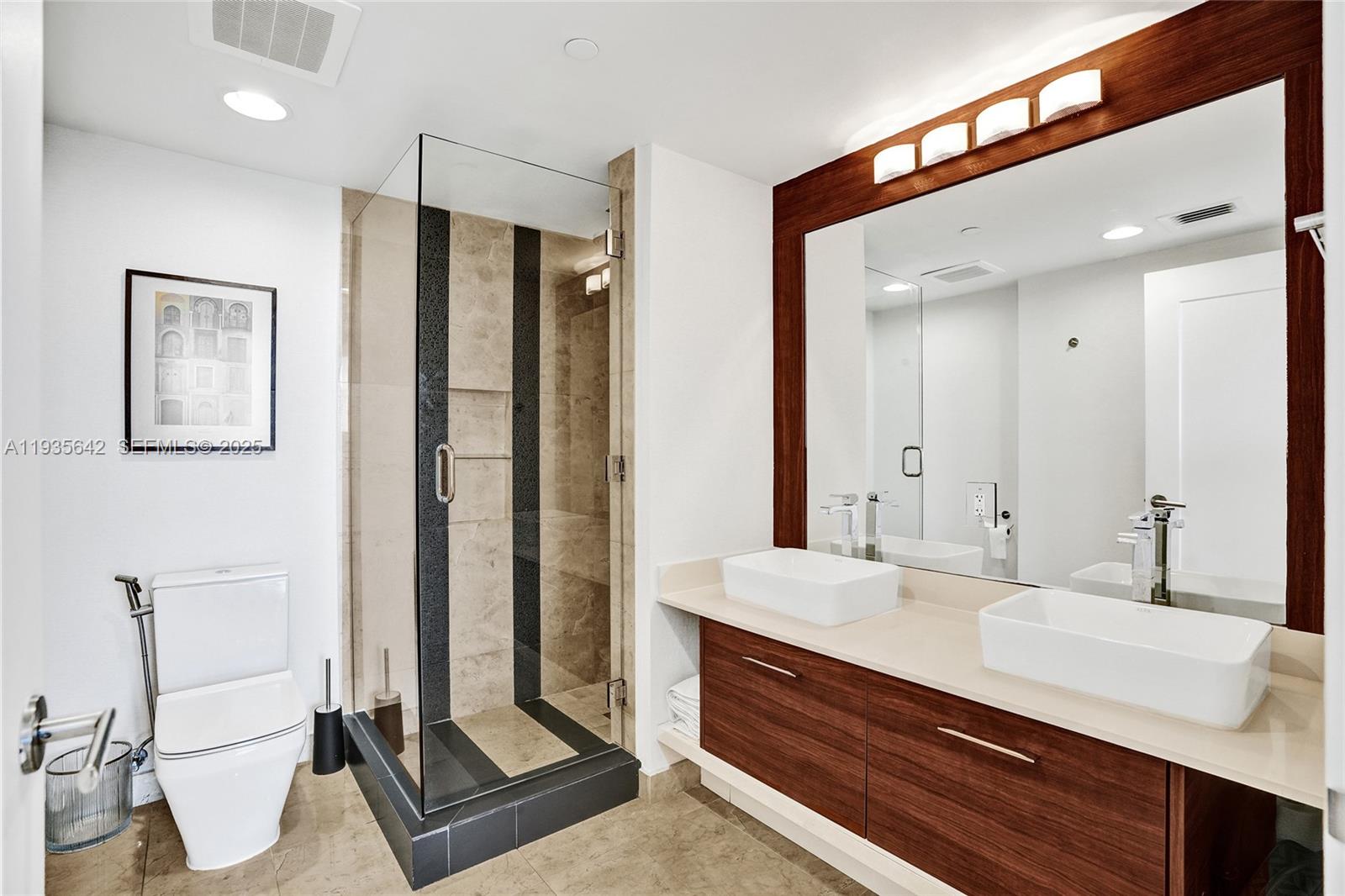 THE CRIMSON CONDO - Residential