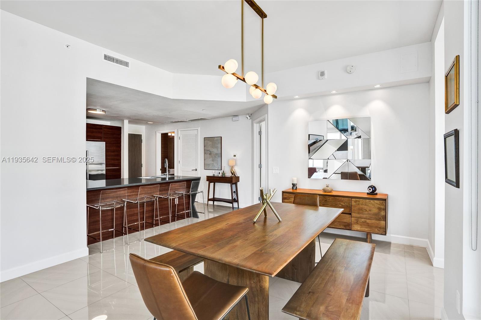 THE CRIMSON CONDO - Residential