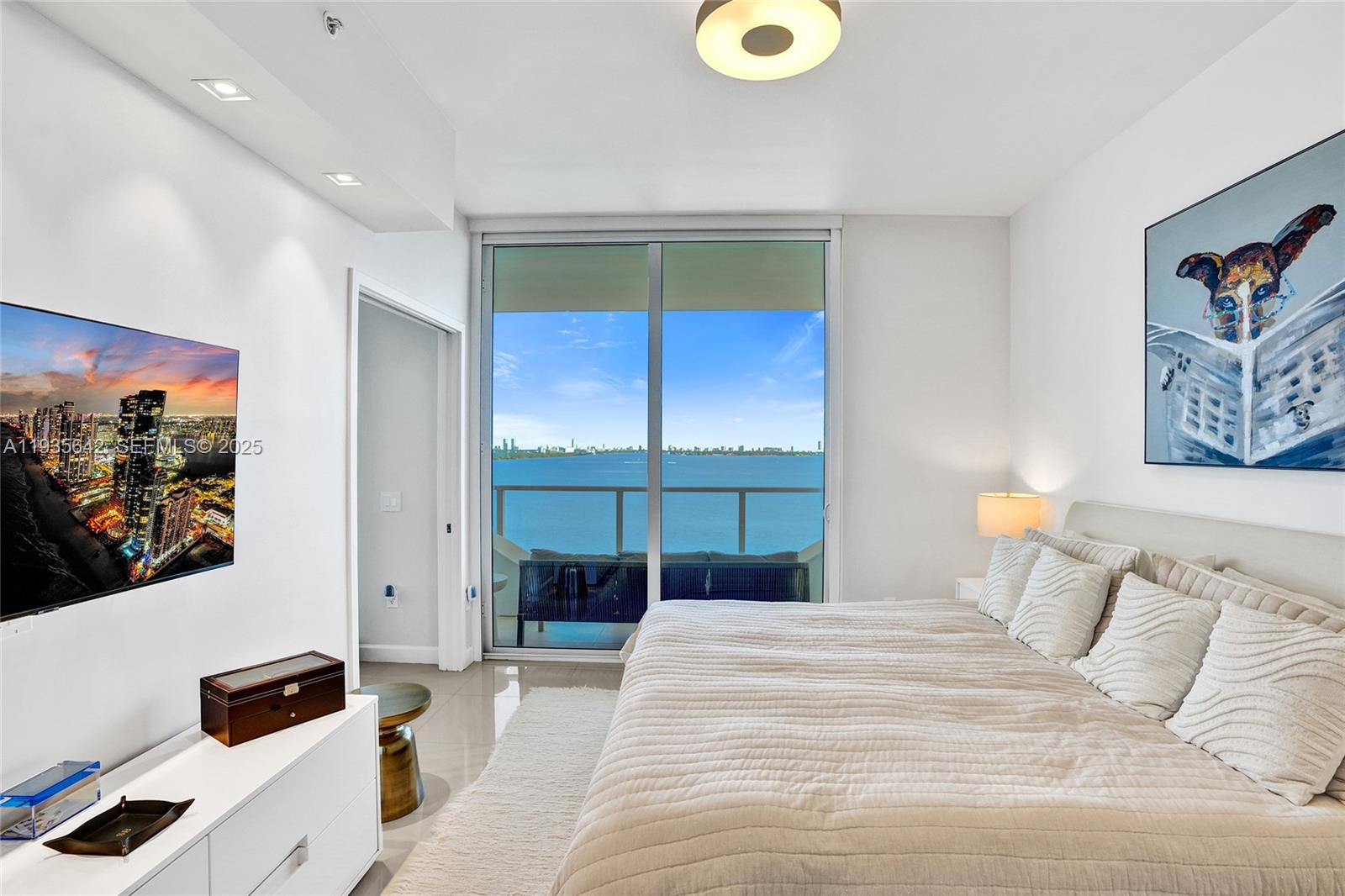 THE CRIMSON CONDO - Residential