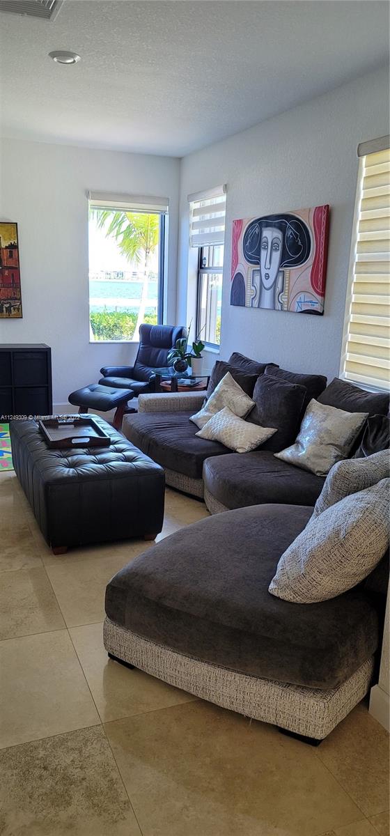 VIA VENTURA NEIGHBORHOOD - Residential