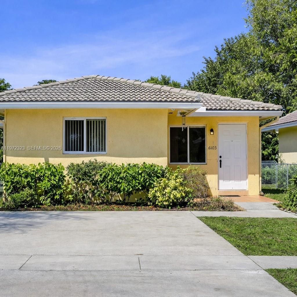 Photo of 6103 Grant St, Hollywood, FL 33024 (MLS # A11972323)