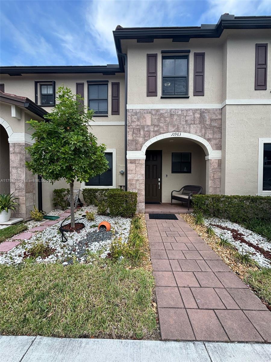 10963 W 32nd Ln 10963, Hialeah, Miami-Dade County, Florida - 3 Bedrooms  
3 Bathrooms - 
