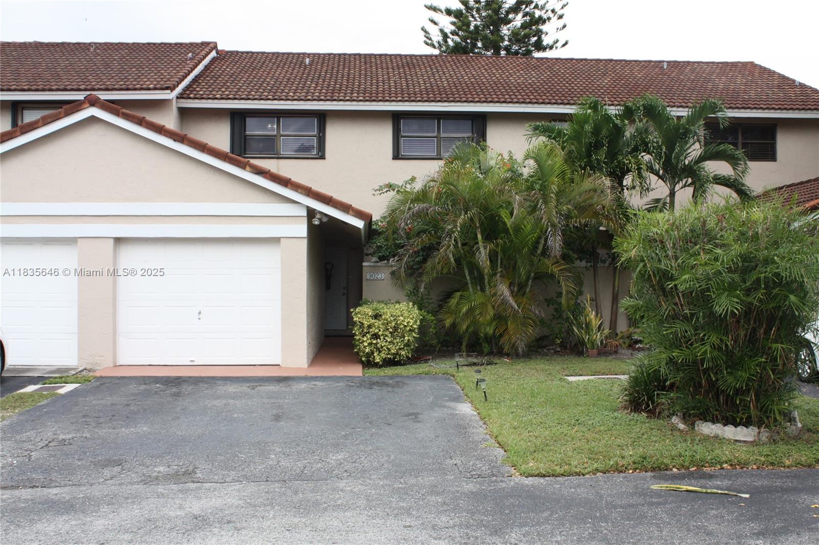 Located in the highly sought after community of LA JOLLA (for its walkability factor as much as its livability factor) sits this 2-story townhome, boasting: N/S exposure; no direct back neighbor off a wide green area); community pool steps away from your privately fenced-in backyard; on cul-de-sac; private front courtyard; NO carpets (tiled 1st floor, wood stairs & laminated bedrooms upstairs); 1 car garage; laundry room; accordion shutters; pantry; breakfast area; separate dining room & living room; HUGE bedrooms; large master bedroom closet; loads of guest parking; 3BDRMS 2BATHRMS upstairs + 1/2 bathrm downstairs & more. Walk, stroll, bike or scooter to restaurants, groceries, pharmacy, malls, x-ways, movies & more! Call for an appointment.