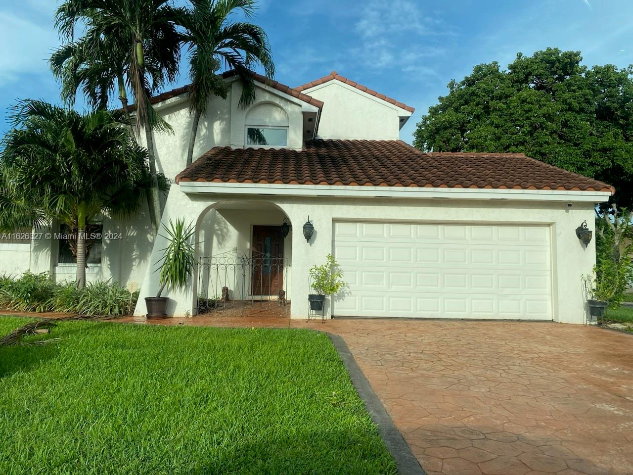 Rare Opportunity! Discover this spacious 4-bedroom, 3-bathroom home in the exclusive gated community of The Moors. This home boasts an open floor plan, vaulted ceilings, an oversized master bedroom with a generous walk-in closet, a full bedroom and bathroom on the first floor, and a large open kitchen. The community offers 24-hour roving security, a pool, gym, tennis, basketball, volleyball, and racquetball courts, plus a children's play area. Conveniently located near highways, schools, and shopping.
