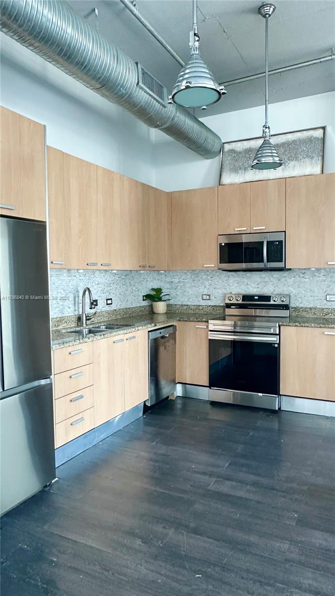 2100 Van Buren St 321, Hollywood, Broward County, Florida - 2 Bedrooms  
2 Bathrooms - 