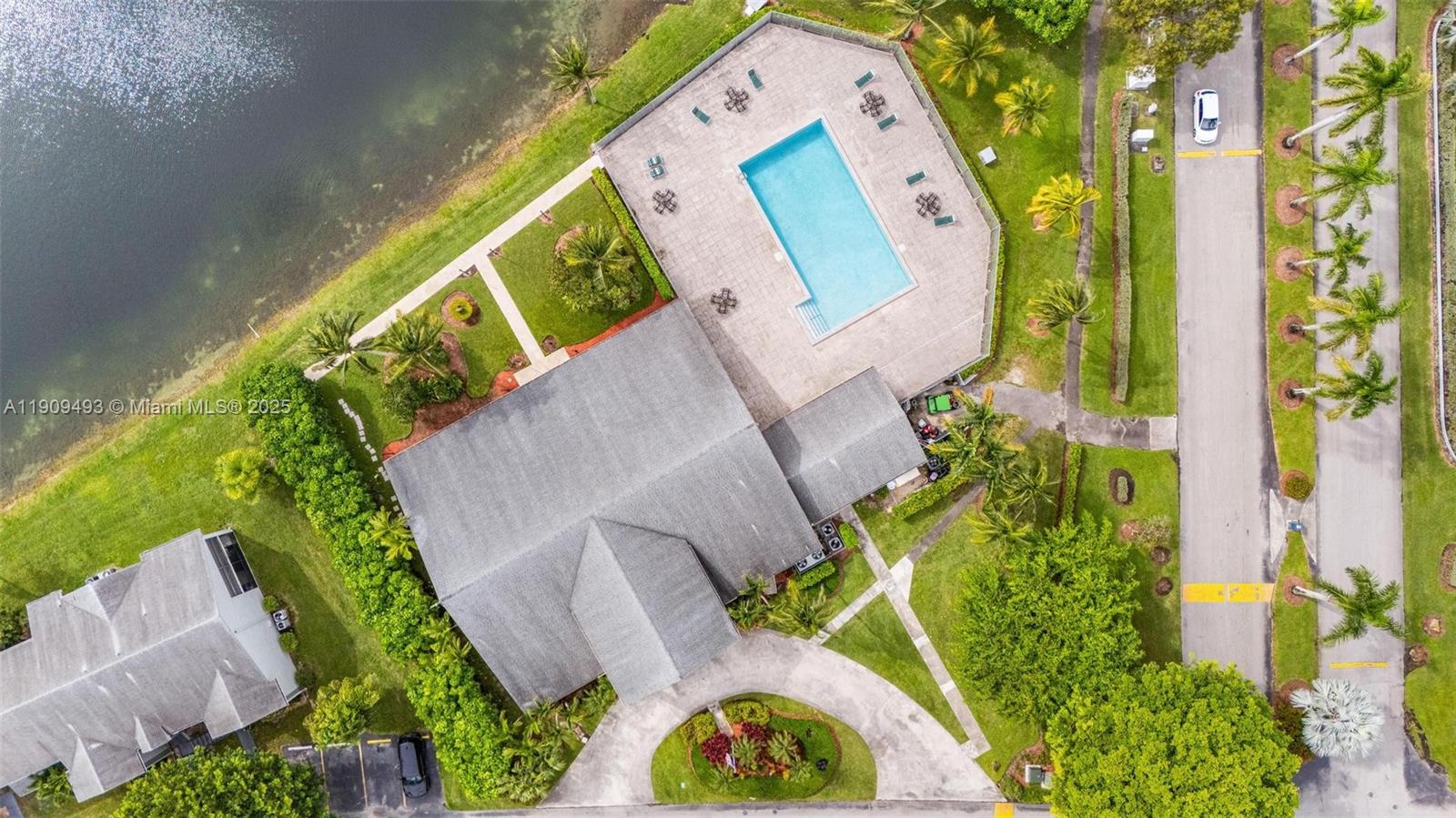 LAKESHORE CONDO 10 - Residential Lease