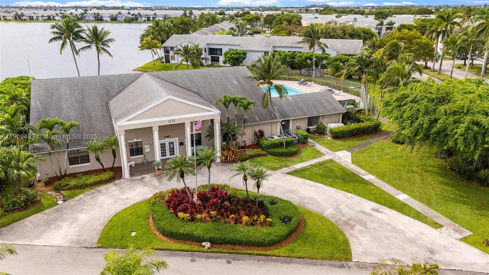 LAKESHORE CONDO 10 - Residential Lease