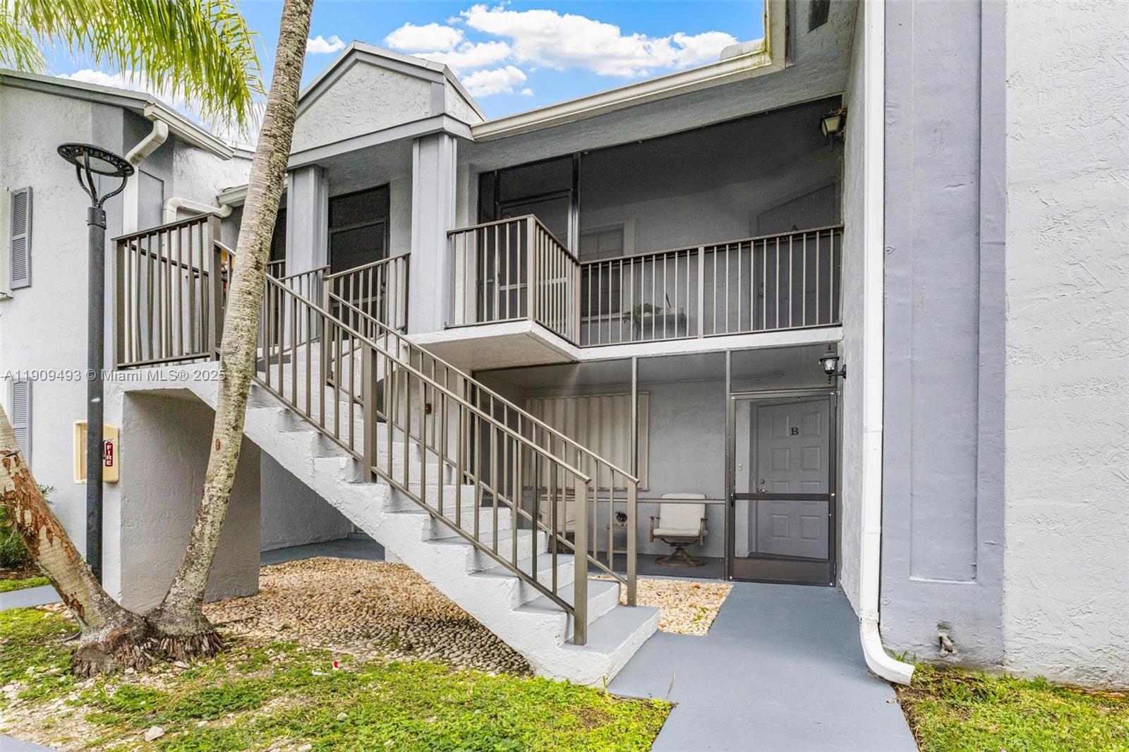 LAKESHORE CONDO 10 - Residential Lease