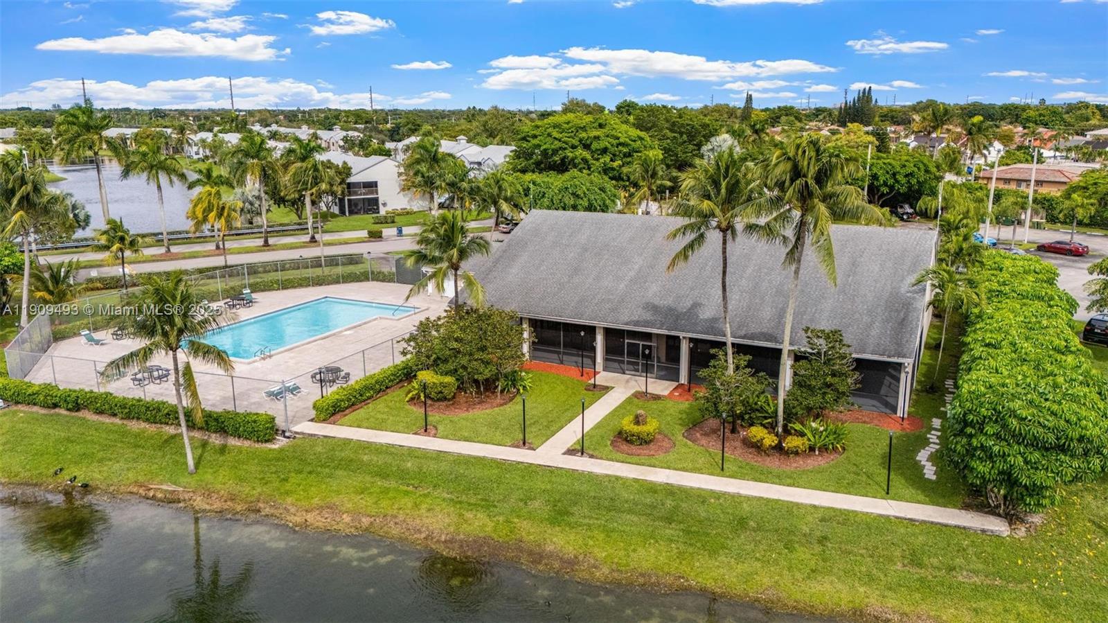 LAKESHORE CONDO 10 - Residential Lease