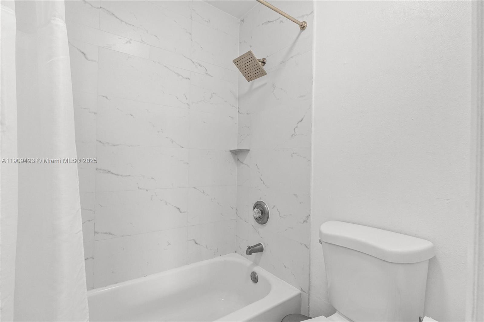 LAKESHORE CONDO 10 - Residential Lease