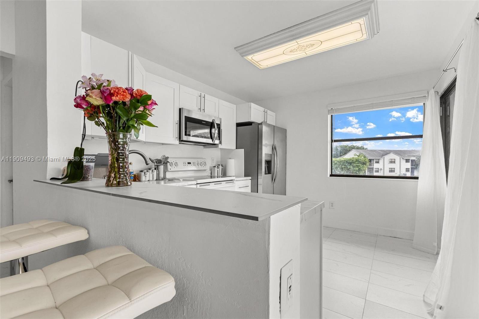 LAKESHORE CONDO 10 - Residential Lease