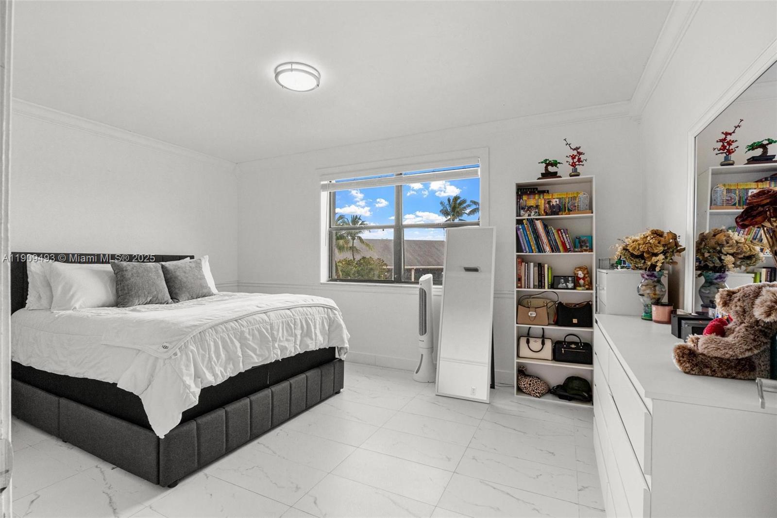 LAKESHORE CONDO 10 - Residential Lease