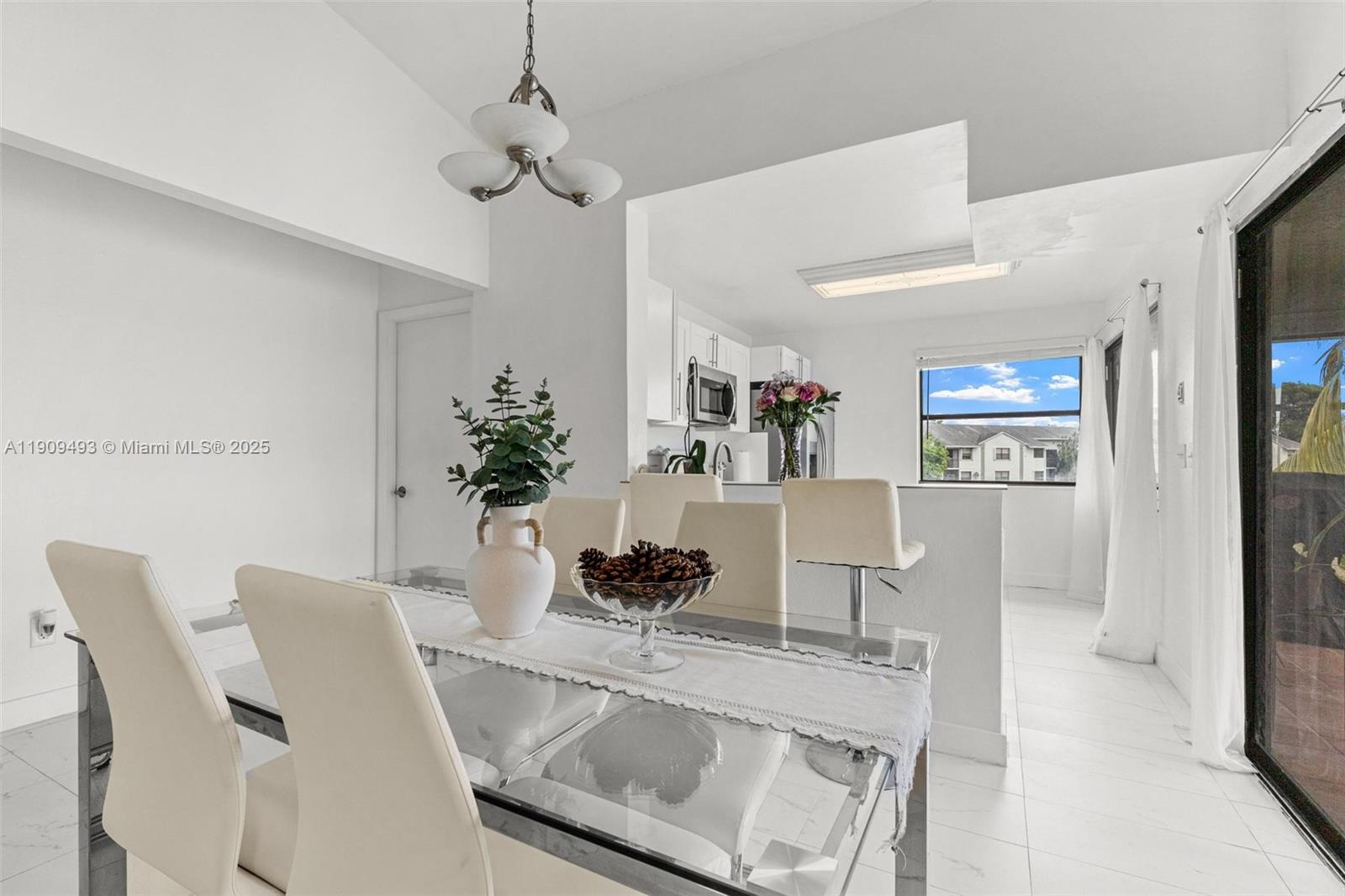 LAKESHORE CONDO 10 - Residential Lease