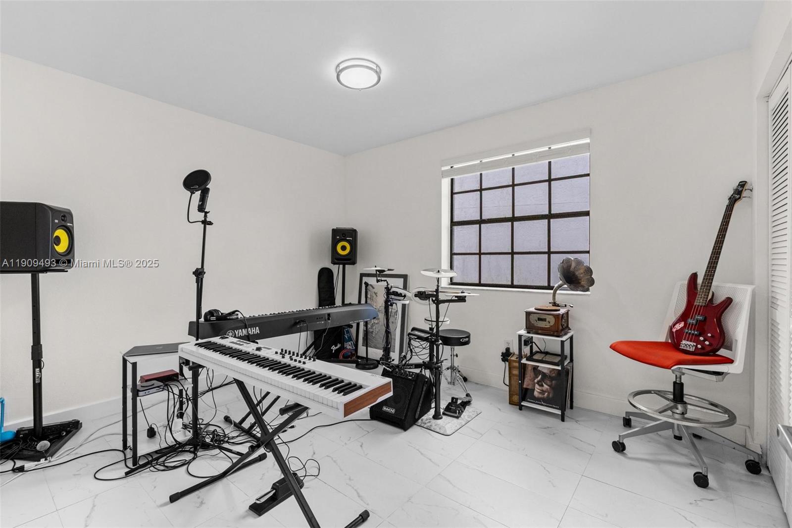 LAKESHORE CONDO 10 - Residential Lease