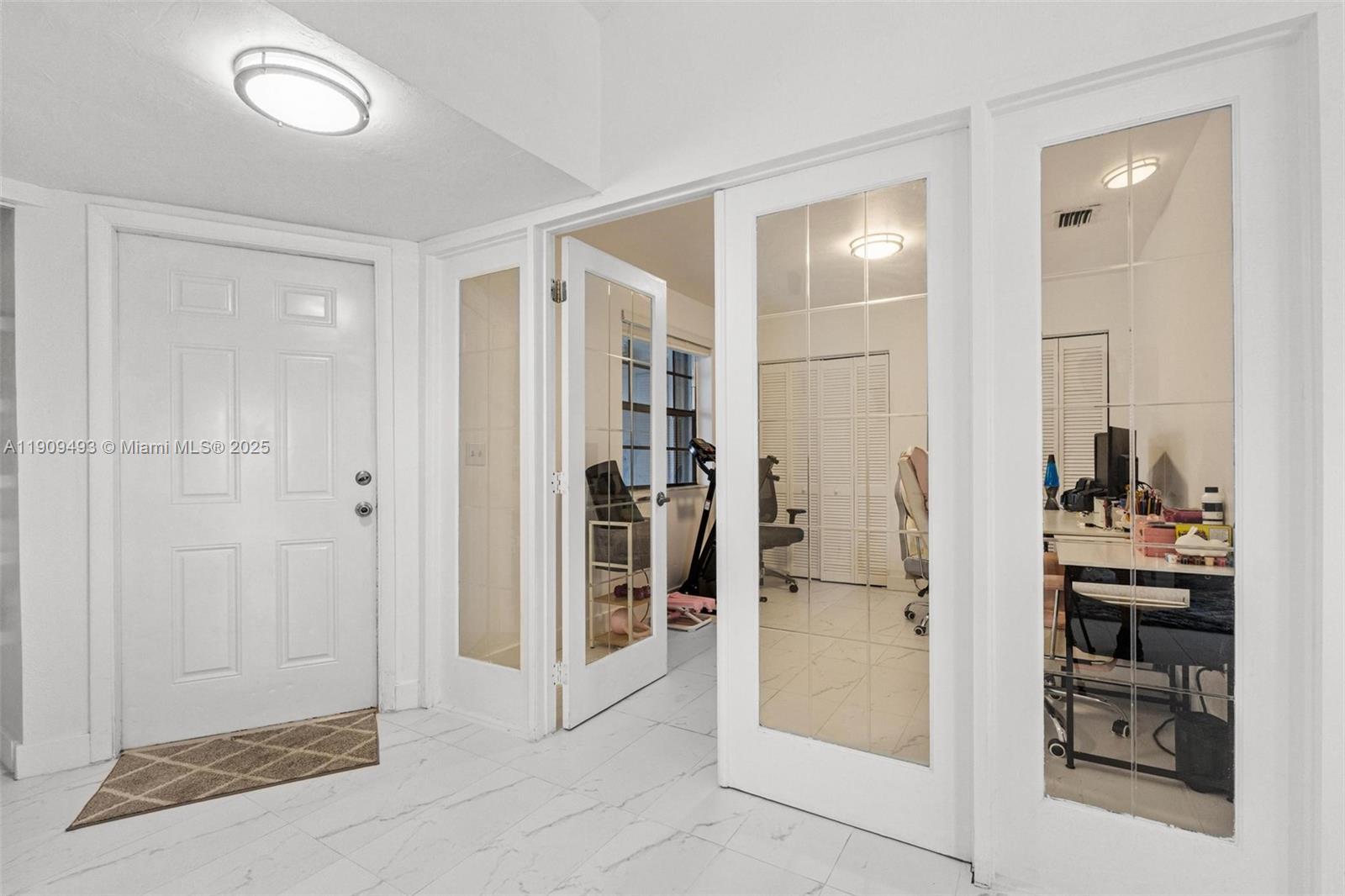 LAKESHORE CONDO 10 - Residential Lease