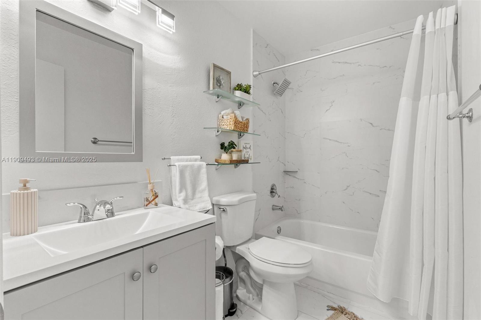 LAKESHORE CONDO 10 - Residential Lease