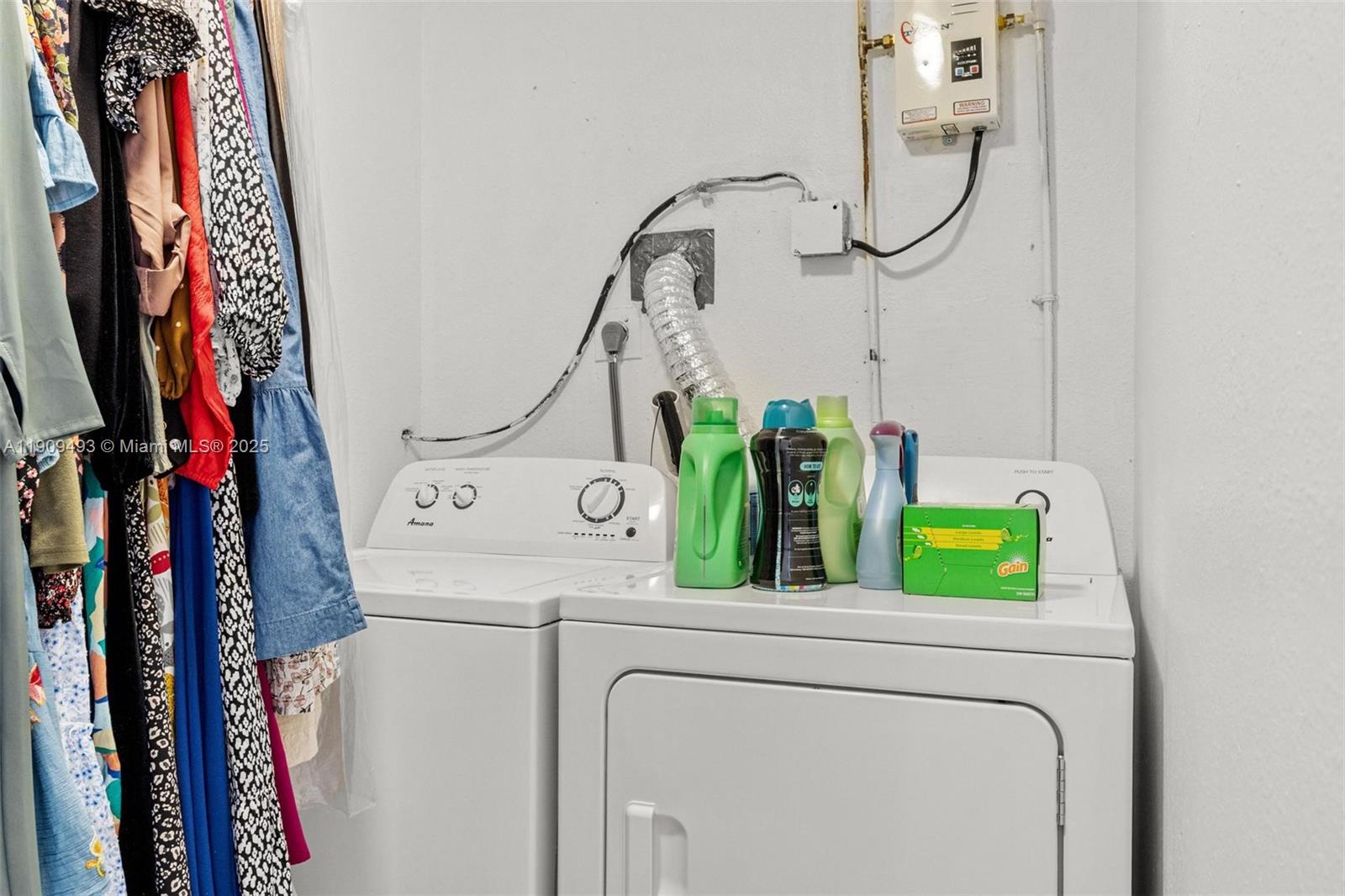 LAKESHORE CONDO 10 - Residential Lease