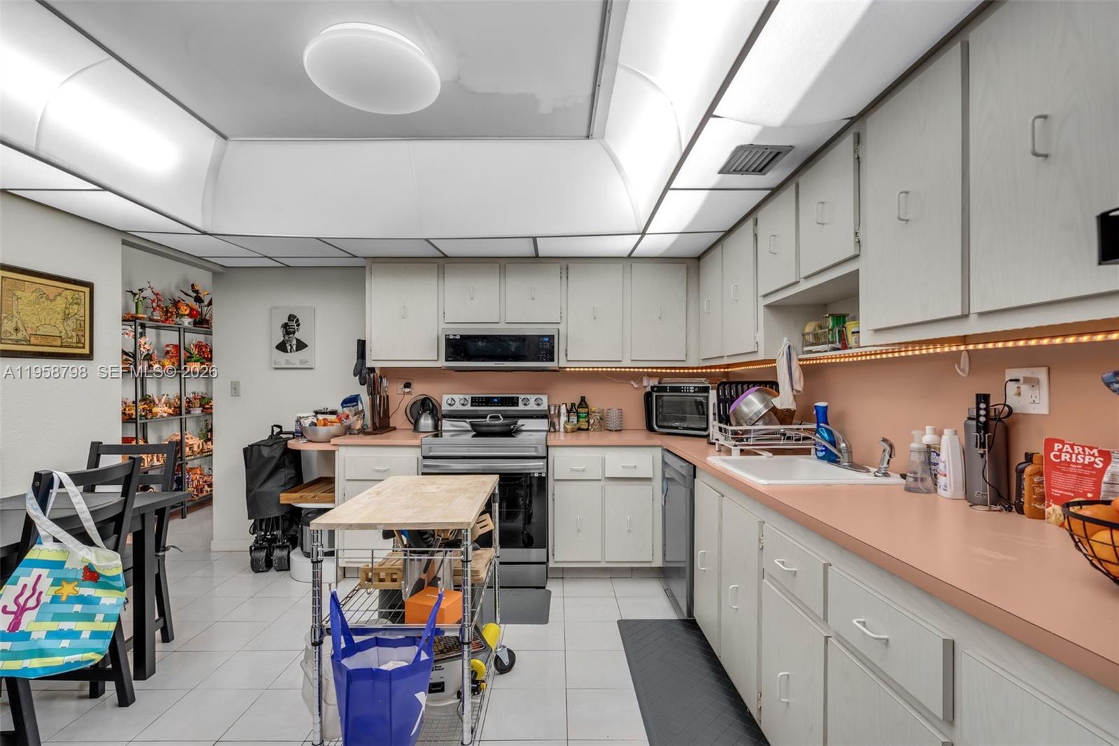 OLYMPUS CONDO PHASE - Residential