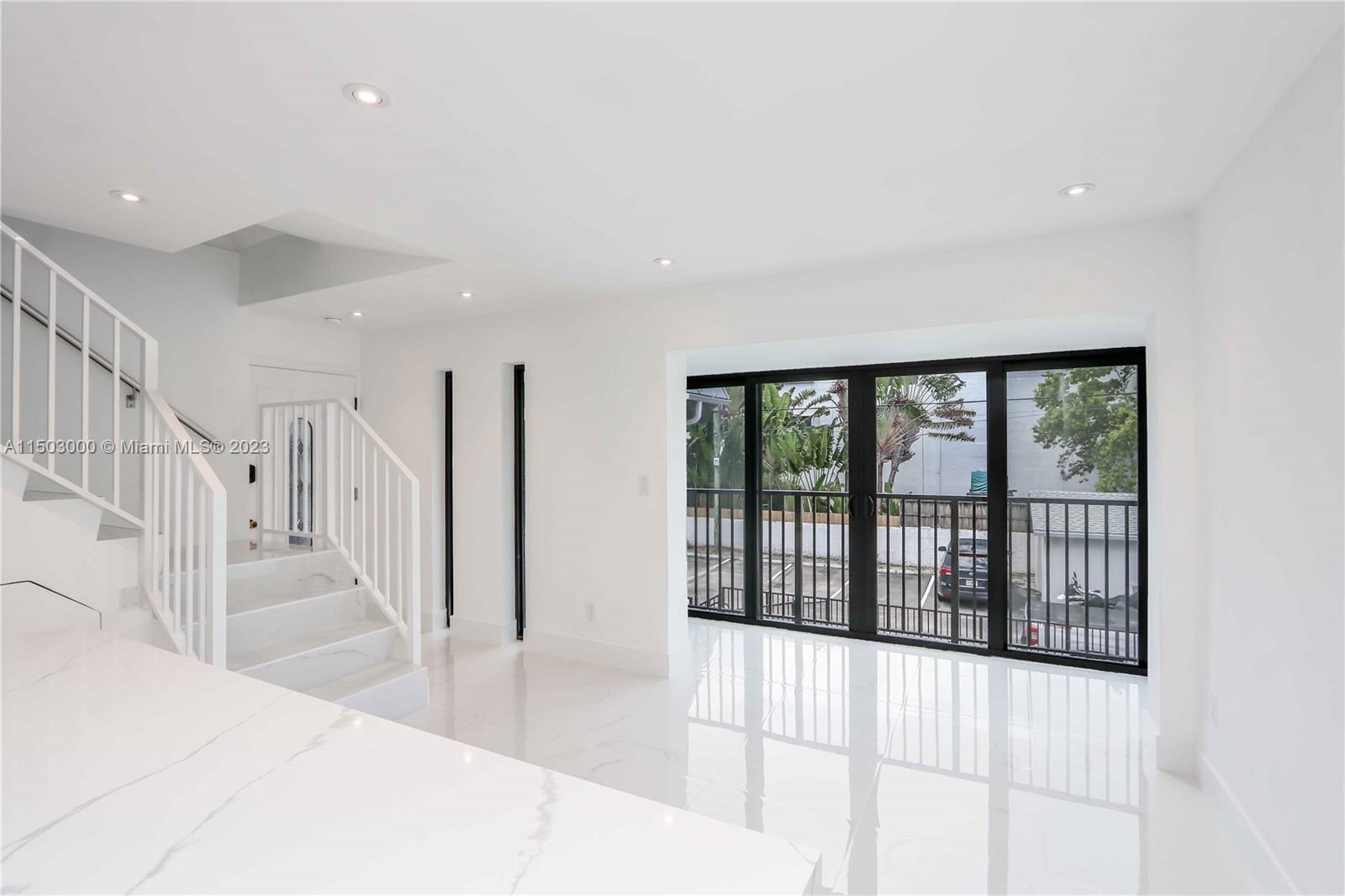 KEY TOWNHOUSE CONDO - Residential