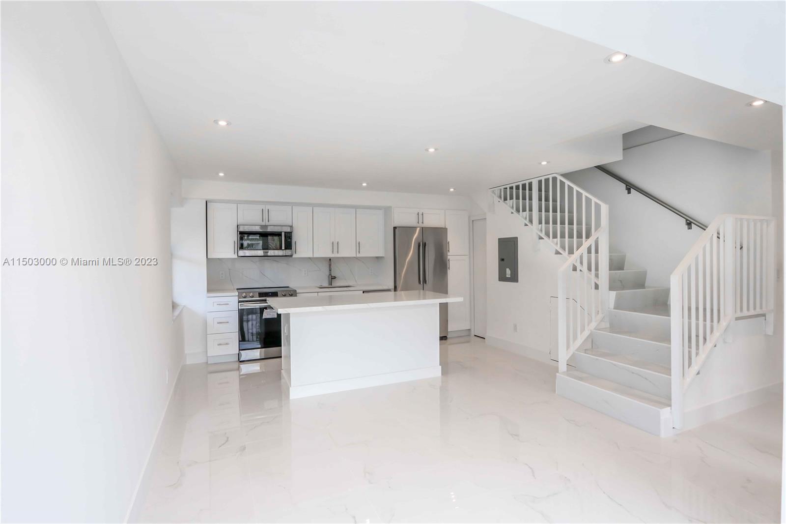 KEY TOWNHOUSE CONDO - Residential