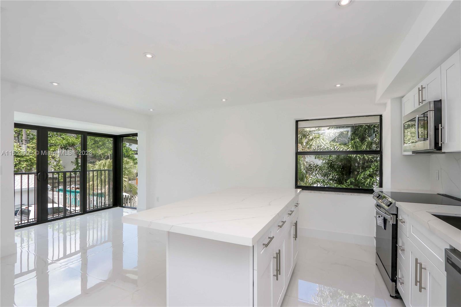 KEY TOWNHOUSE CONDO - Residential
