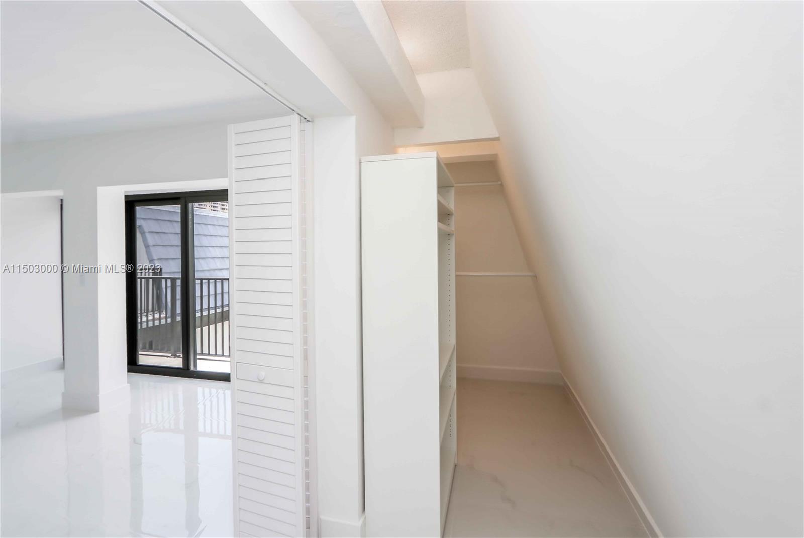 KEY TOWNHOUSE CONDO - Residential