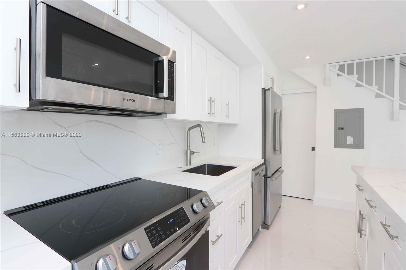 KEY TOWNHOUSE CONDO - Residential