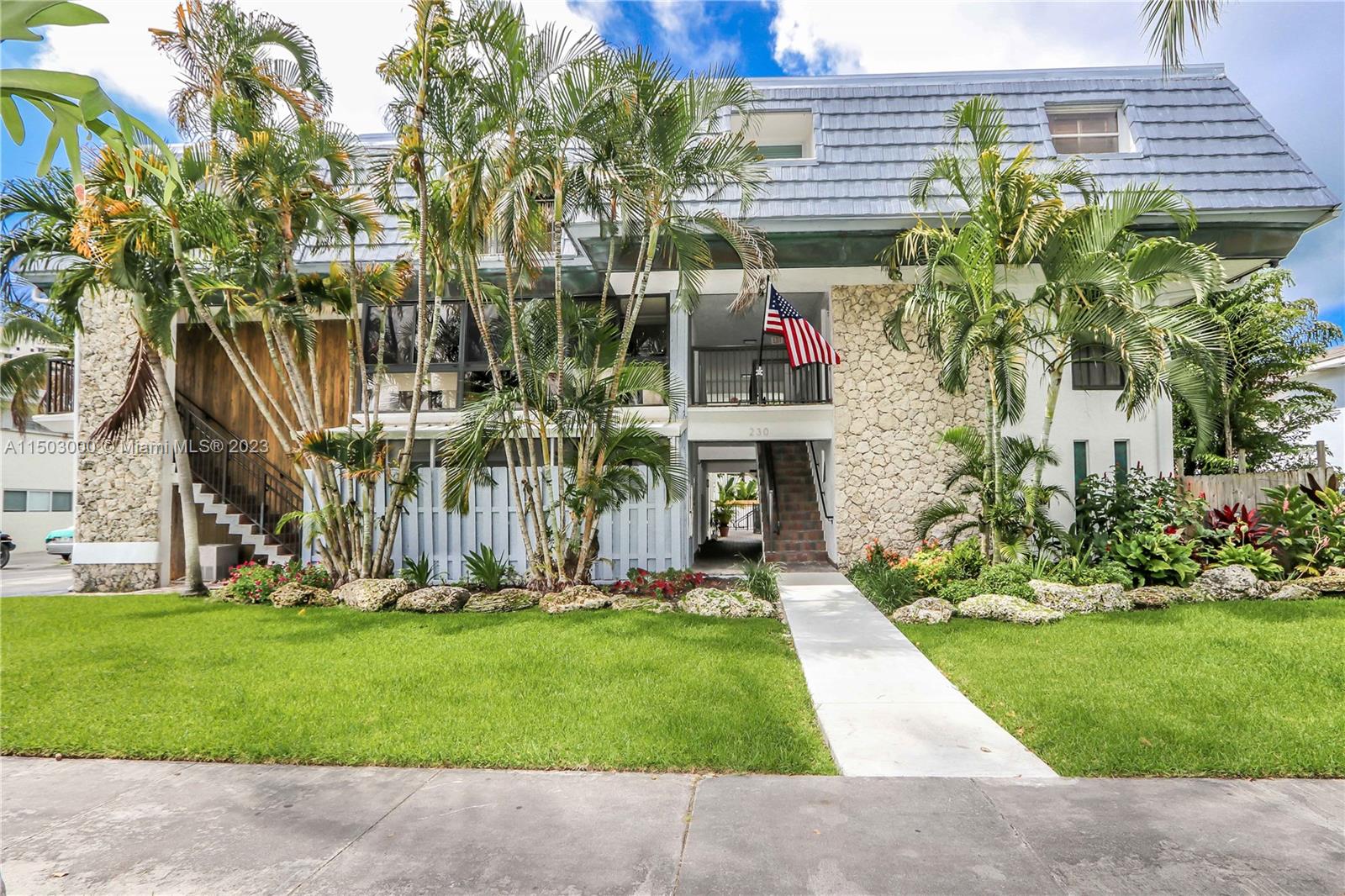 KEY TOWNHOUSE CONDO - Residential