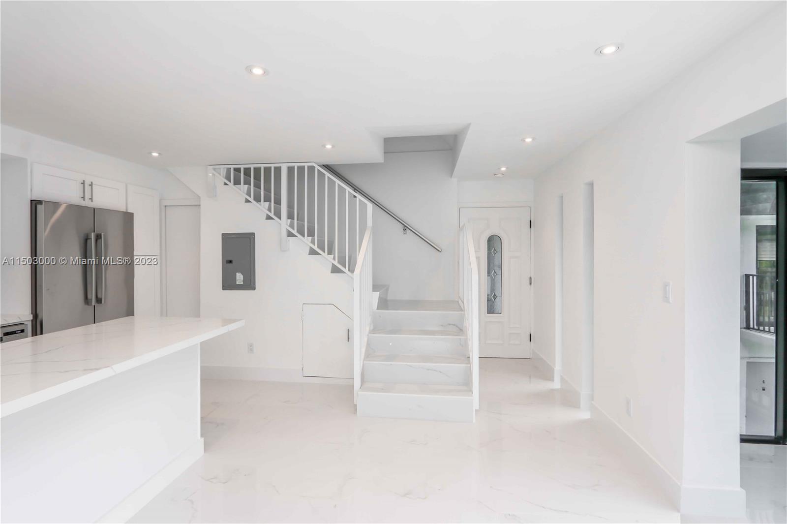 KEY TOWNHOUSE CONDO - Residential