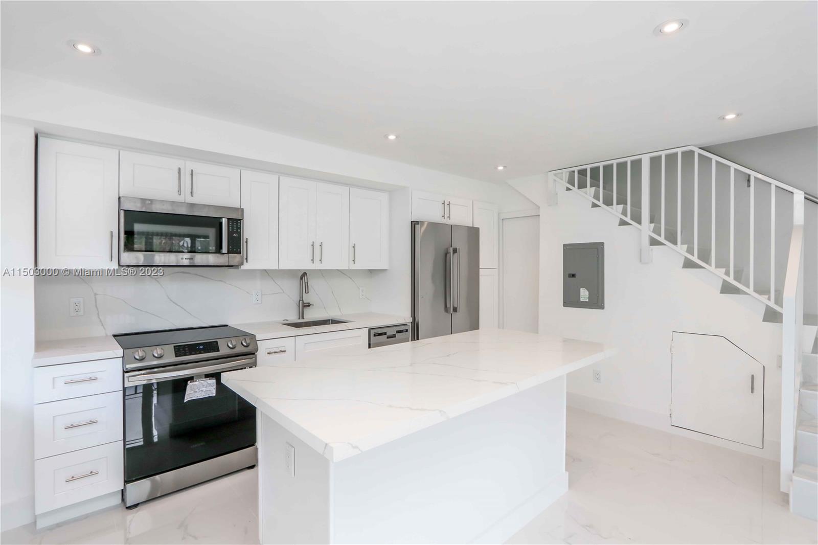 KEY TOWNHOUSE CONDO - Residential