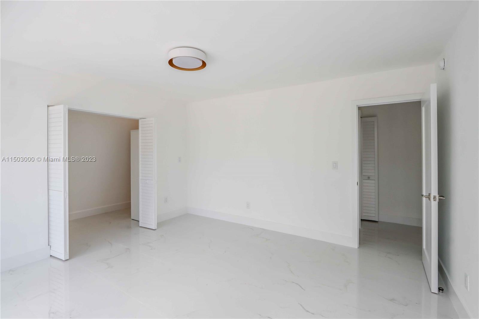KEY TOWNHOUSE CONDO - Residential
