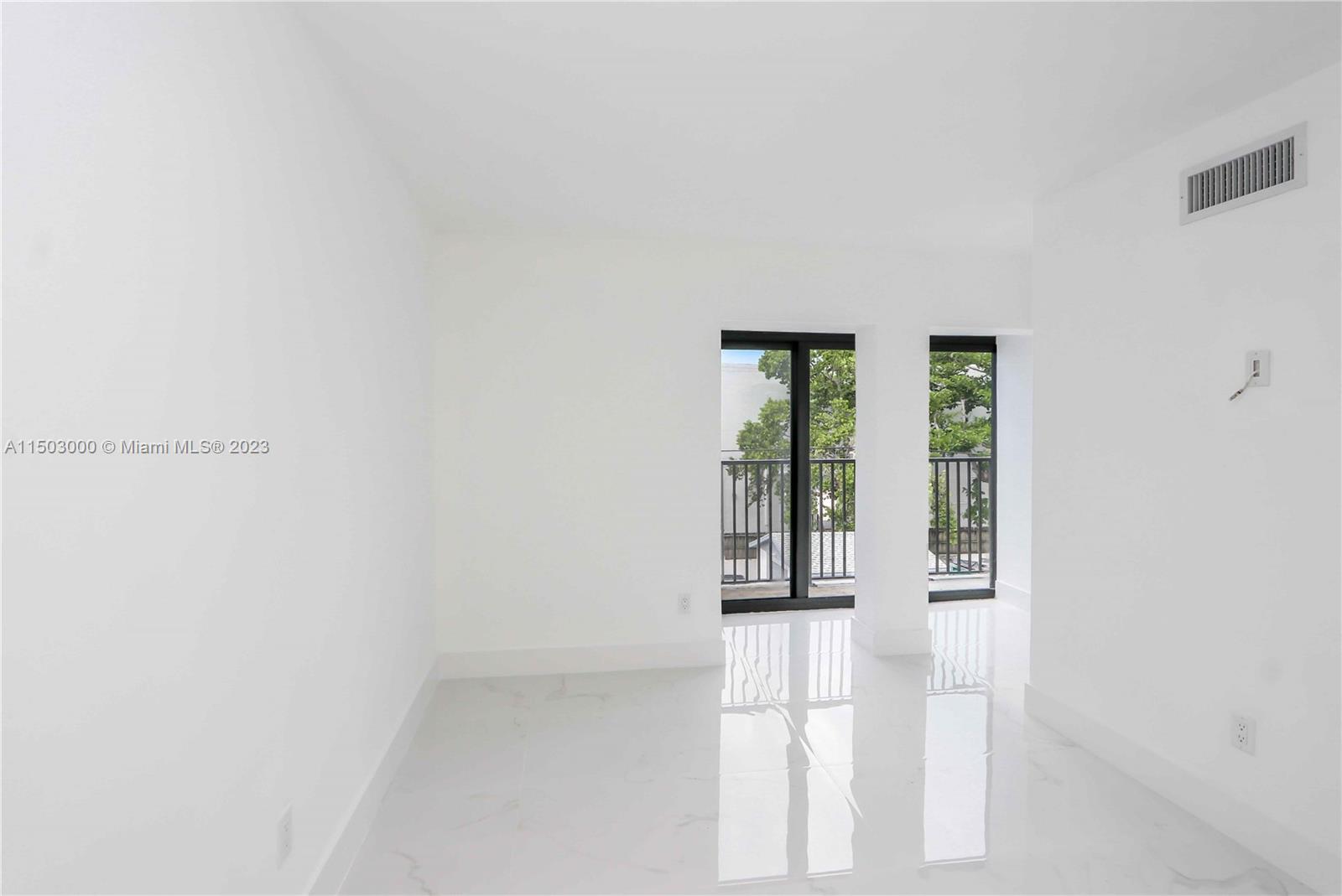 KEY TOWNHOUSE CONDO - Residential