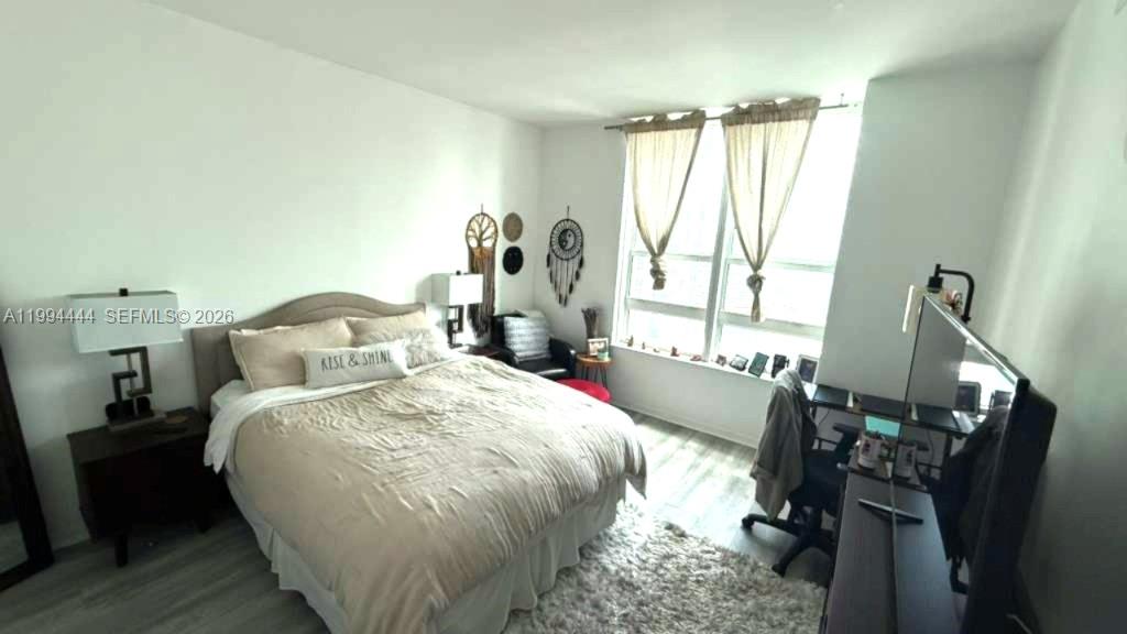 THE PLAZA 901 BRICKELL CO - Residential Lease