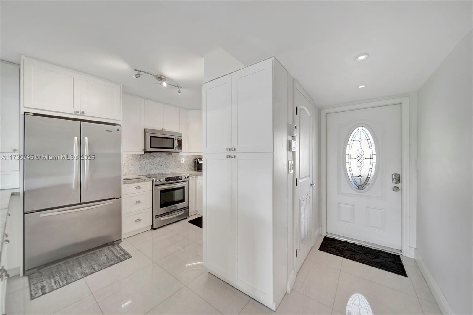 HOLLYBROOK GOLF AND TENNIS - Residential