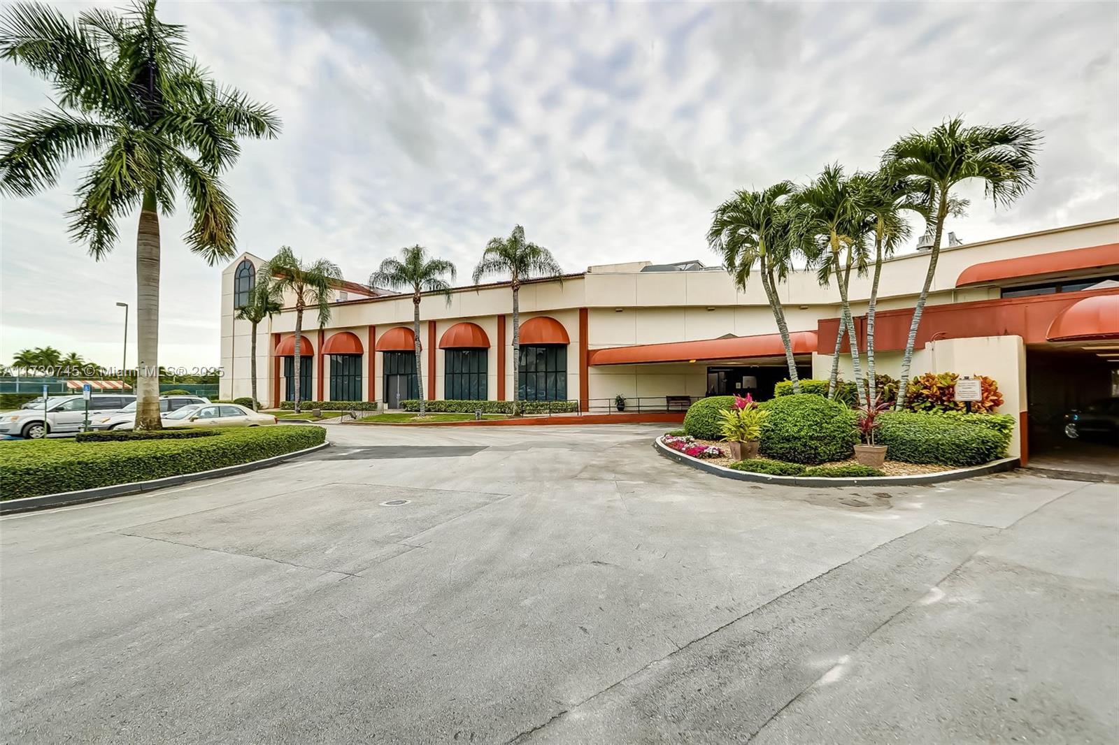 HOLLYBROOK GOLF AND TENNIS - Residential