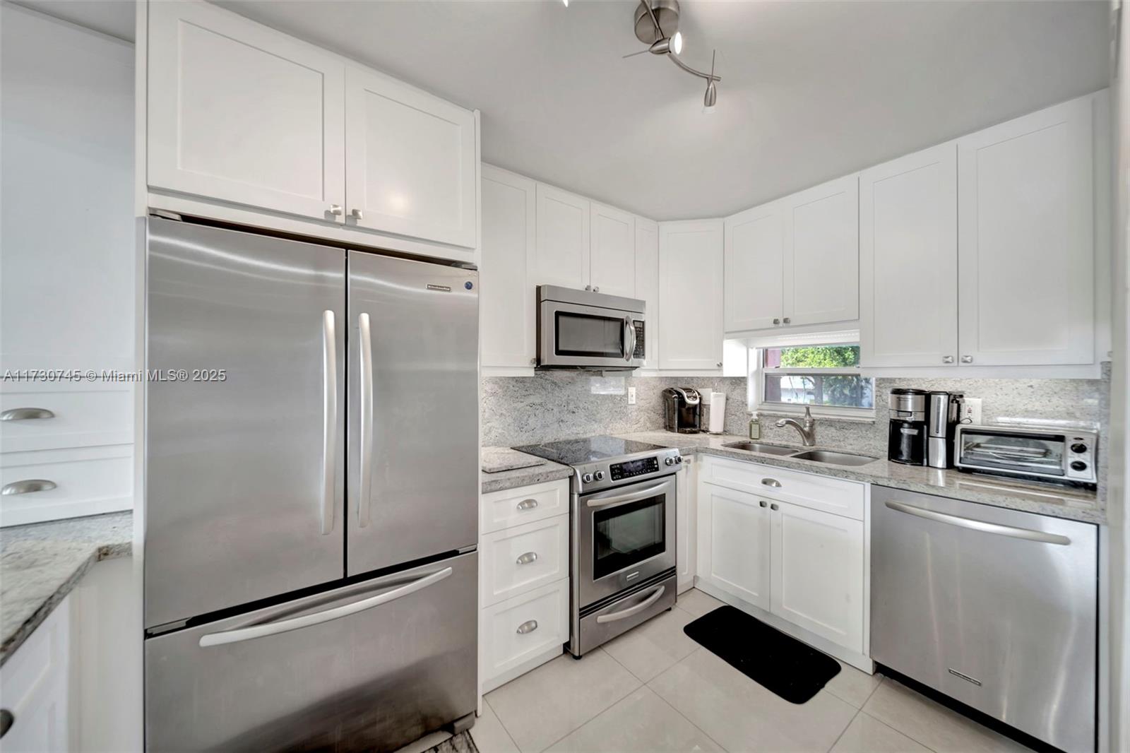 HOLLYBROOK GOLF AND TENNIS - Residential