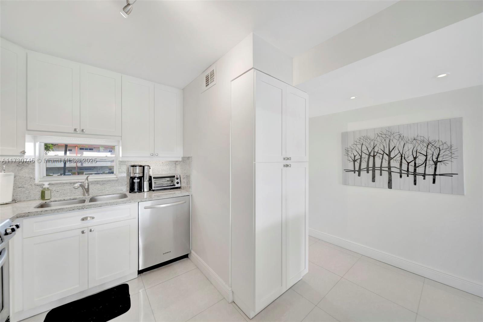 HOLLYBROOK GOLF AND TENNIS - Residential