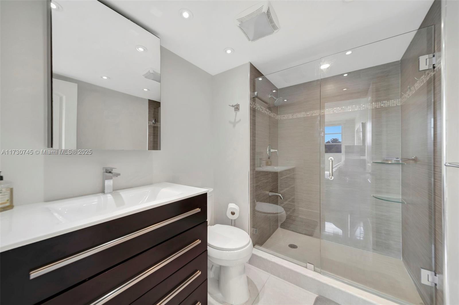 HOLLYBROOK GOLF AND TENNIS - Residential