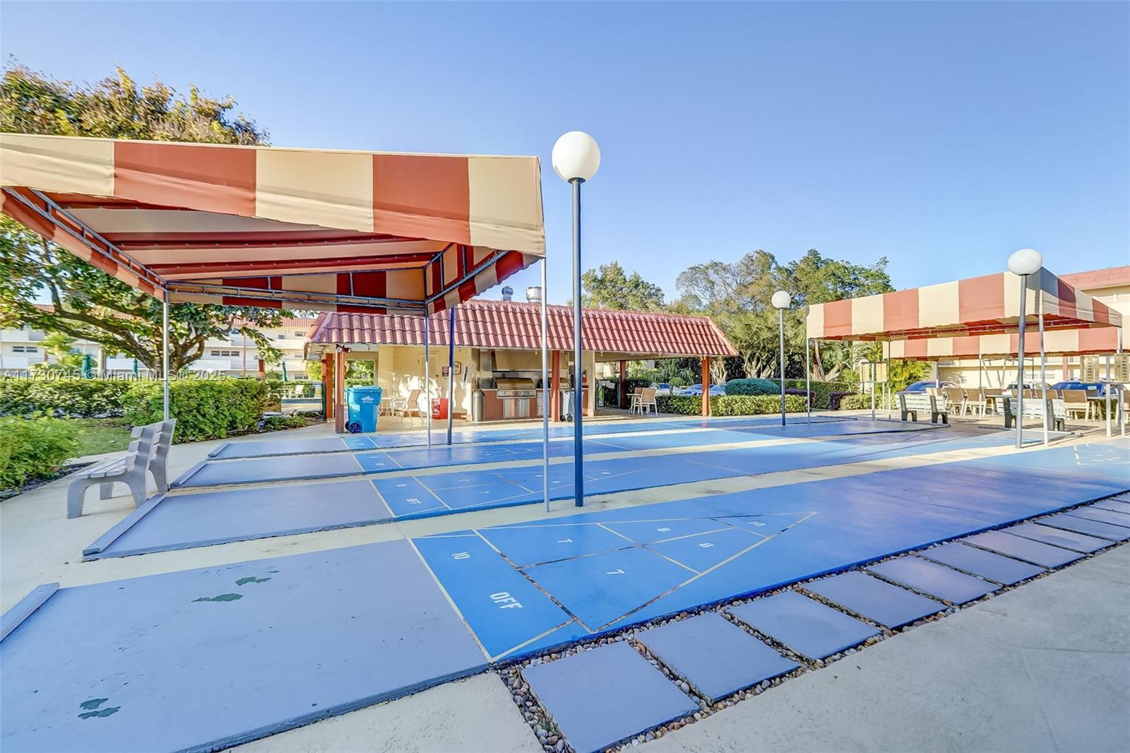 HOLLYBROOK GOLF AND TENNIS - Residential