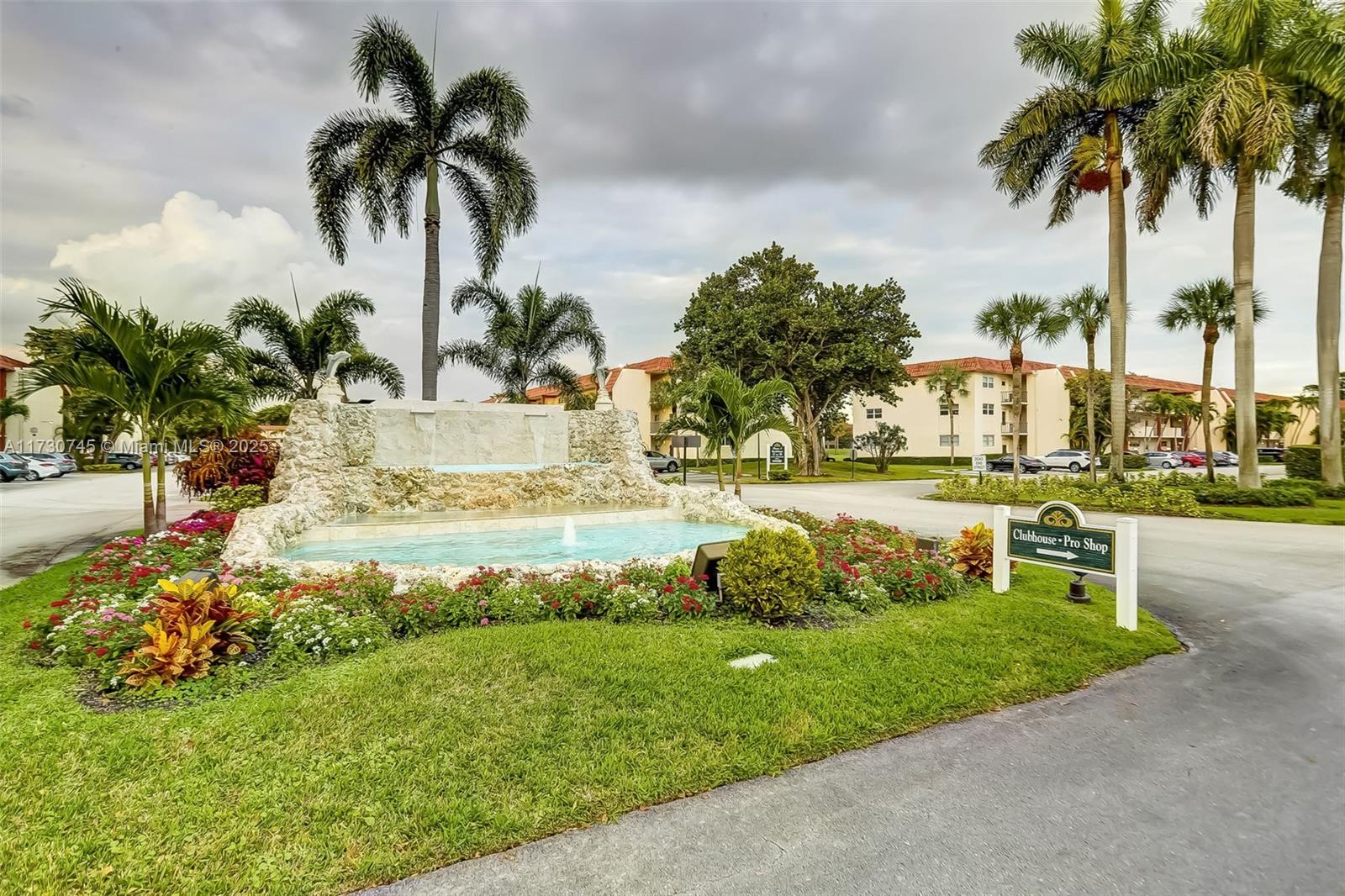 HOLLYBROOK GOLF AND TENNIS - Residential