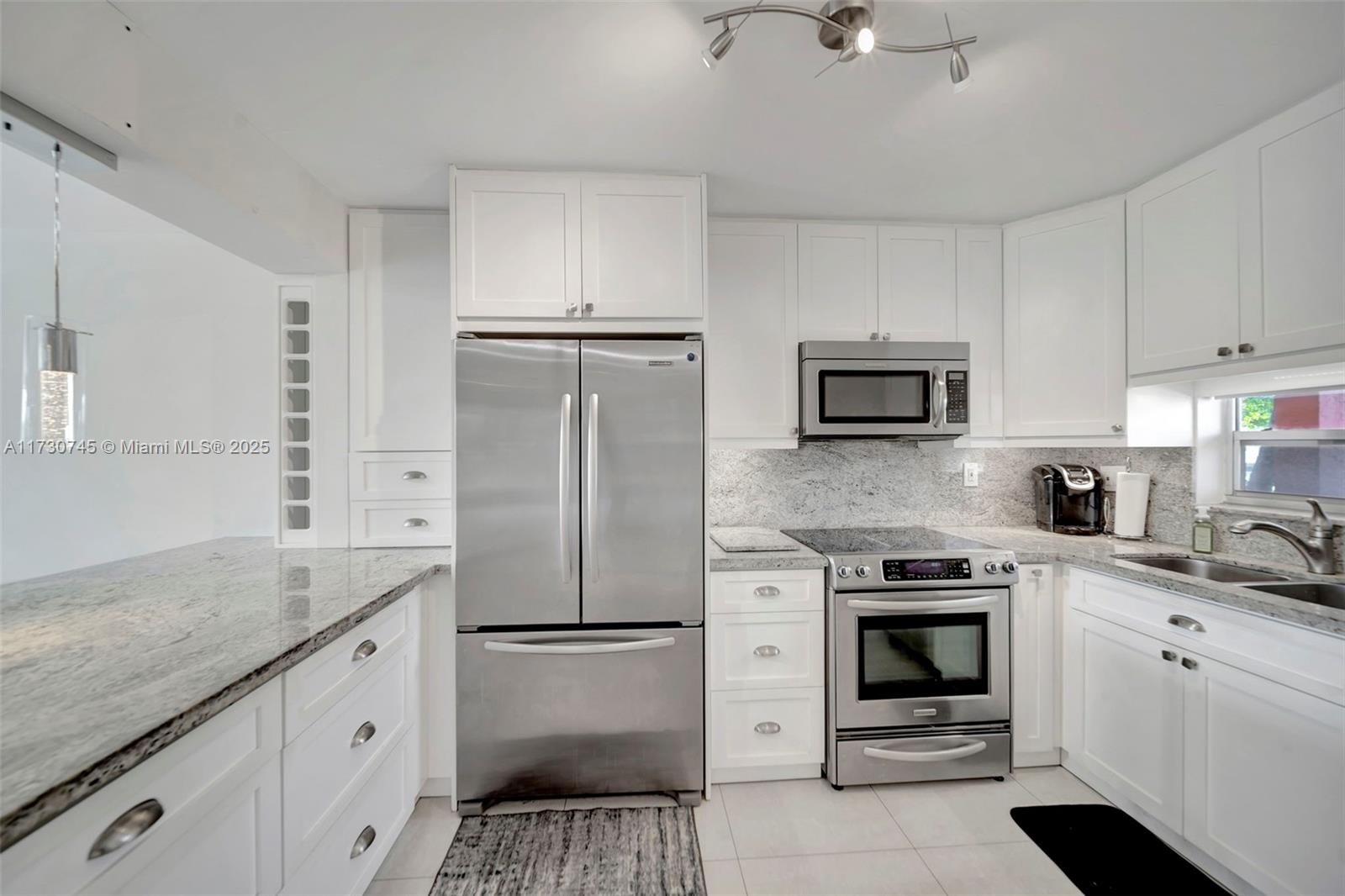 HOLLYBROOK GOLF AND TENNIS - Residential