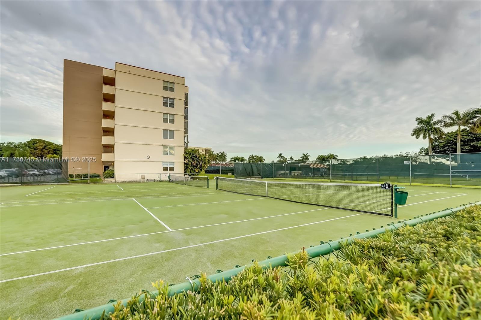 HOLLYBROOK GOLF AND TENNIS - Residential