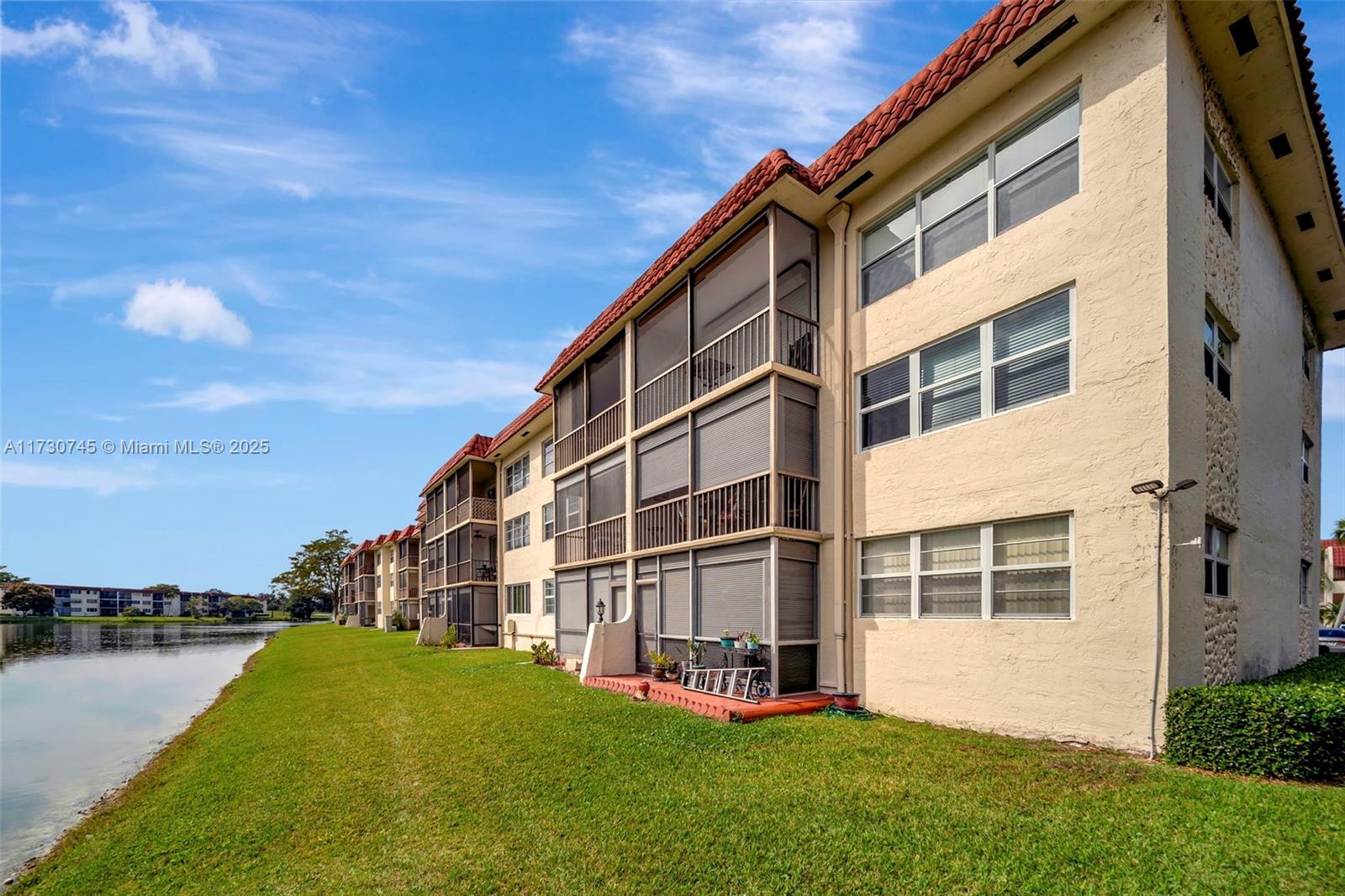 HOLLYBROOK GOLF AND TENNIS - Residential